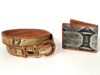 Gürtel und Geldbörse aus Leder von Riesenschlangen